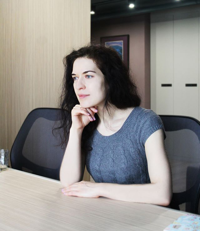 interv-yu-z-ilyustratorkoyu-trilogiyi-temni-materiyi